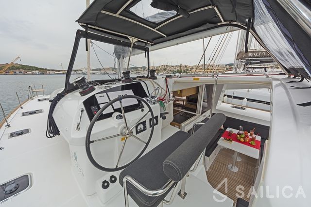 Lagoon 400 S2 - Yacht Charter Sailica
