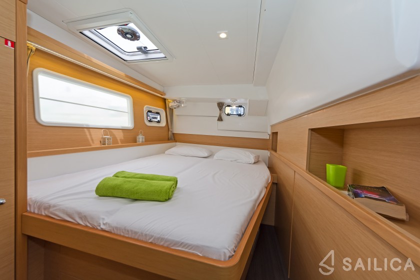 Lagoon 400 S2 - Yacht Charter Sailica