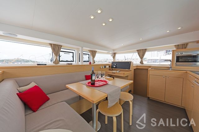 Lagoon 400 S2 - Yacht Charter Sailica
