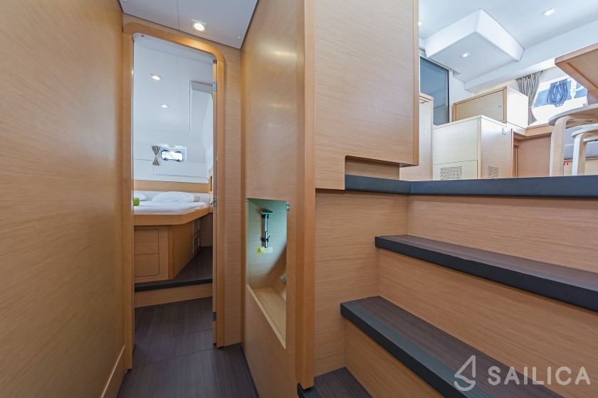 Lagoon 400 S2 - Yacht Charter Sailica