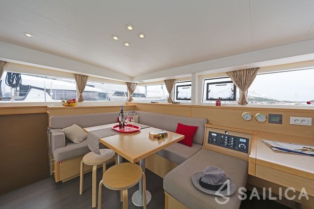 Lagoon 400 S2 - Yacht Charter Sailica