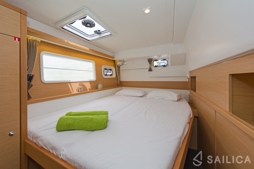 Lagoon 400 S2 - Yacht Charter Sailica