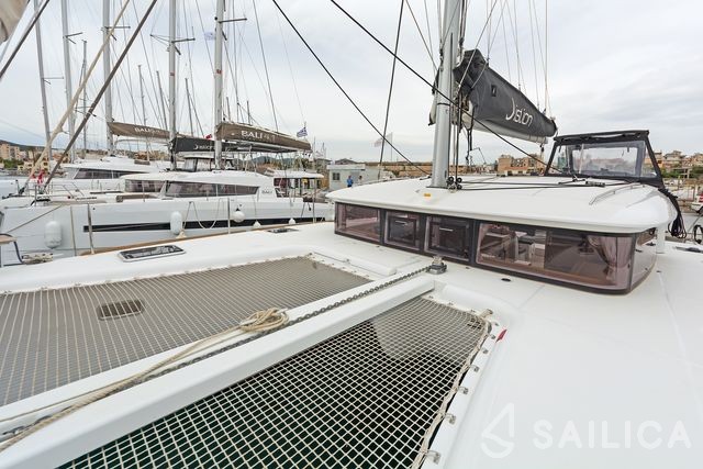 Lagoon 400 S2 - Yacht Charter Sailica