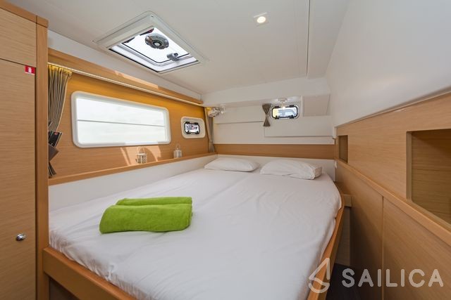 Lagoon 400 S2 - Yacht Charter Sailica
