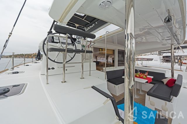 Lagoon 400 S2 - Yacht Charter Sailica