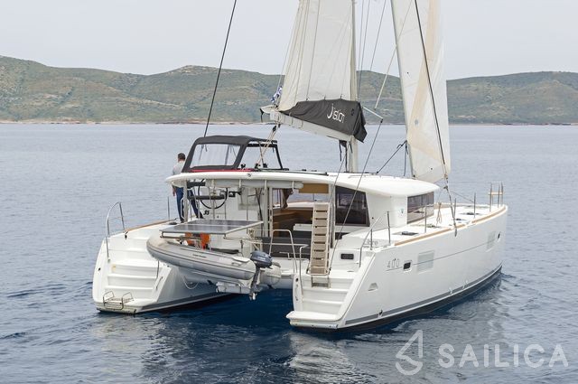 Lagoon 400 S2 - Yacht Charter Sailica