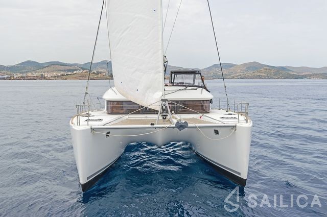 Lagoon 400 S2 - Yacht Charter Sailica