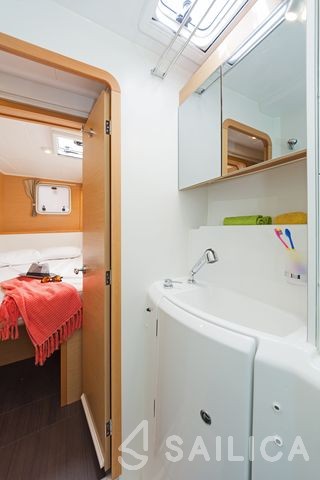 Lagoon 400 S2 - Yacht Charter Sailica