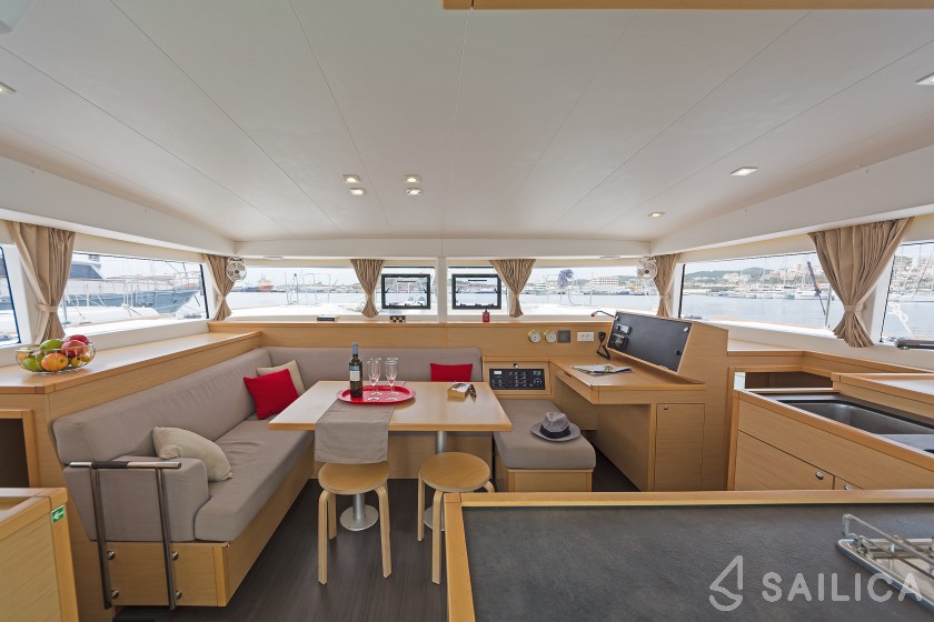 Lagoon 400 S2 - Yacht Charter Sailica