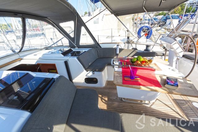 Hanse 455 - Yacht Charter Sailica