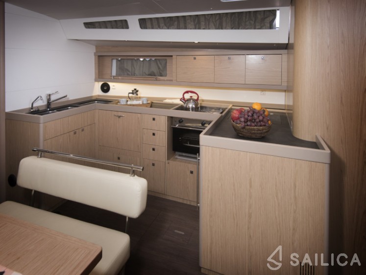 Oceanis 48 - Yacht Charter Sailica