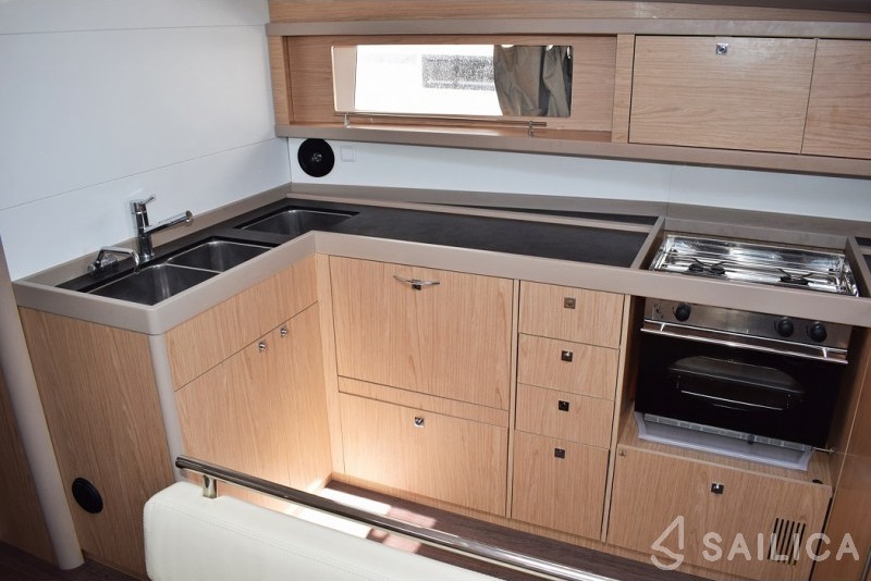 Oceanis 48 - Yacht Charter Sailica