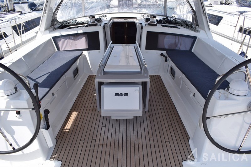 Oceanis 48 - Yacht Charter Sailica