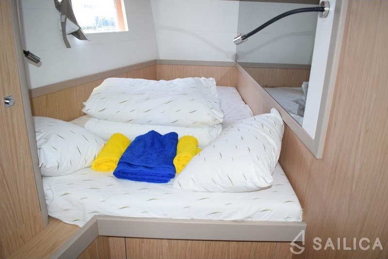 Oceanis 48 - Yacht Charter Sailica