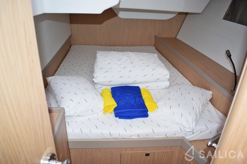 Oceanis 48 - Yacht Charter Sailica