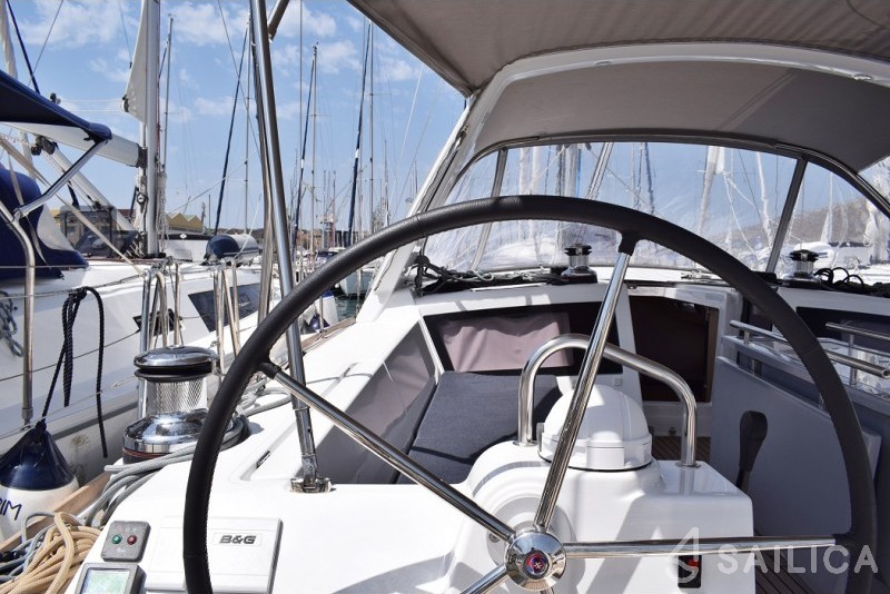 Oceanis 48 - Yacht Charter Sailica