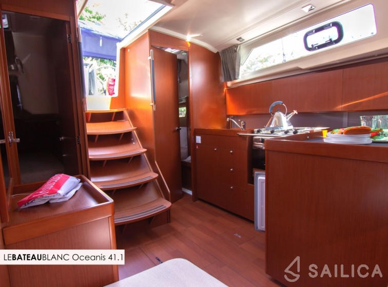 Oceanis 41.1 - Yacht Charter Sailica