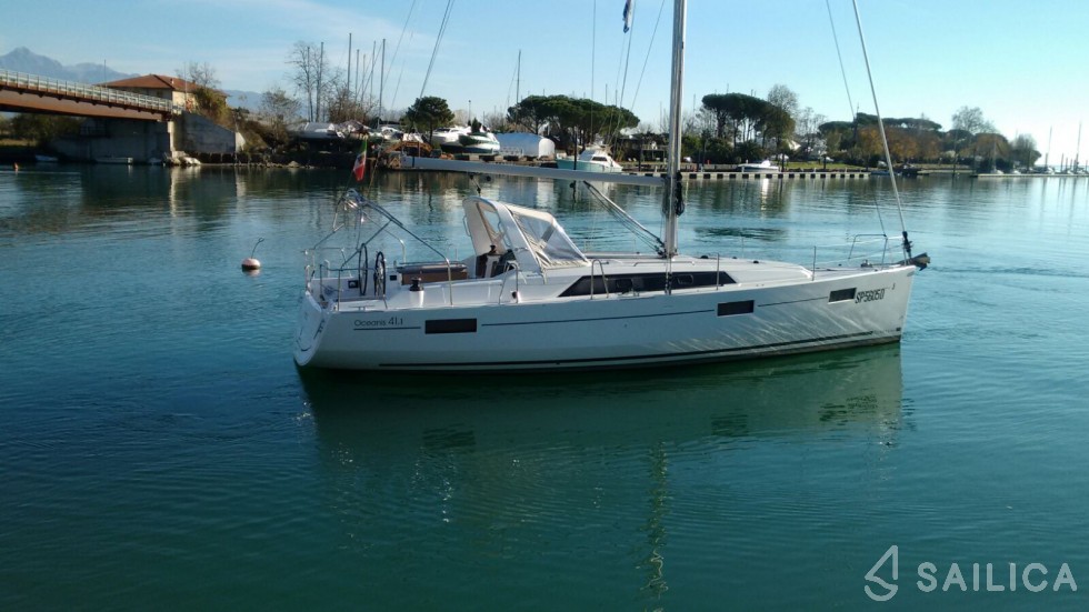 Oceanis 41.1 - Yacht Charter Sailica