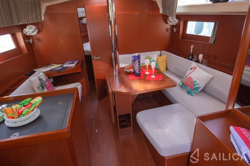 Oceanis 41.1 - Yacht Charter Sailica