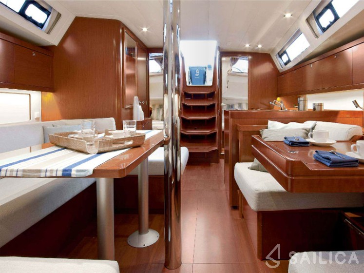 Oceanis 41.1 - Yacht Charter Sailica