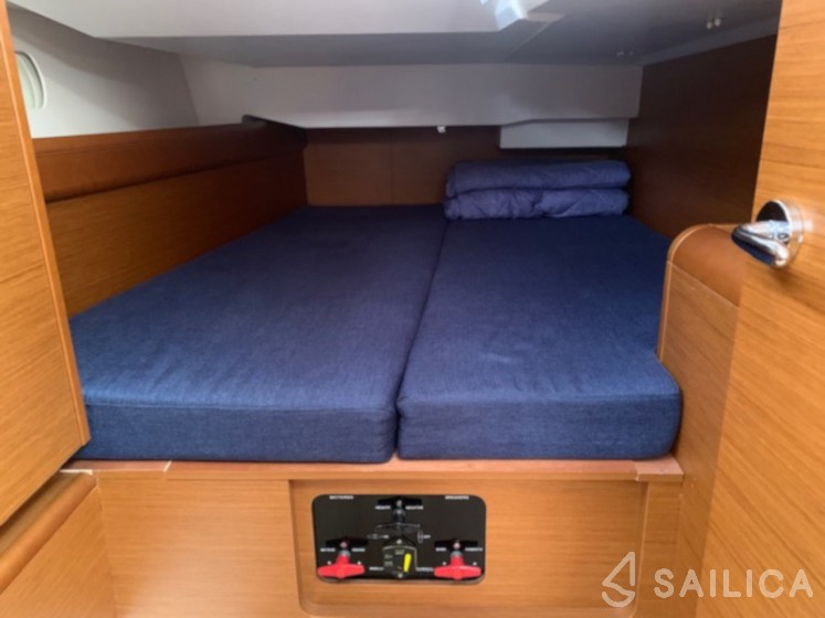 Sun Odyssey 449 - Yacht Charter Sailica