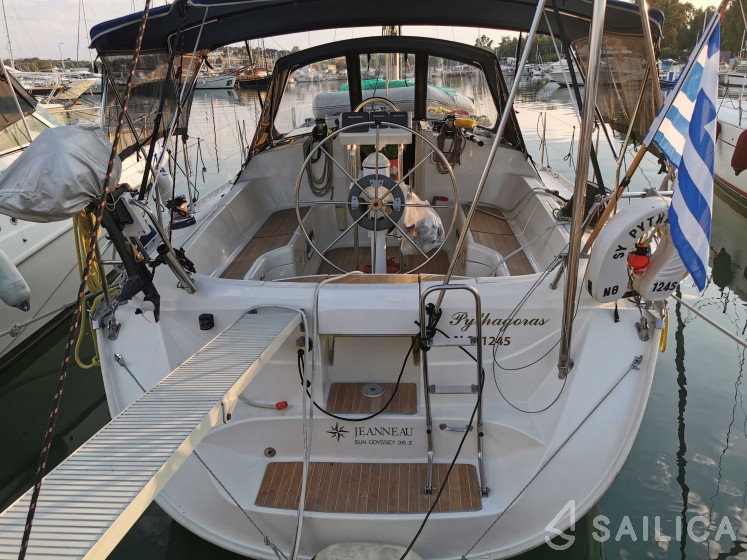 Sun Odyssey 36.2 - Yacht Charter Sailica