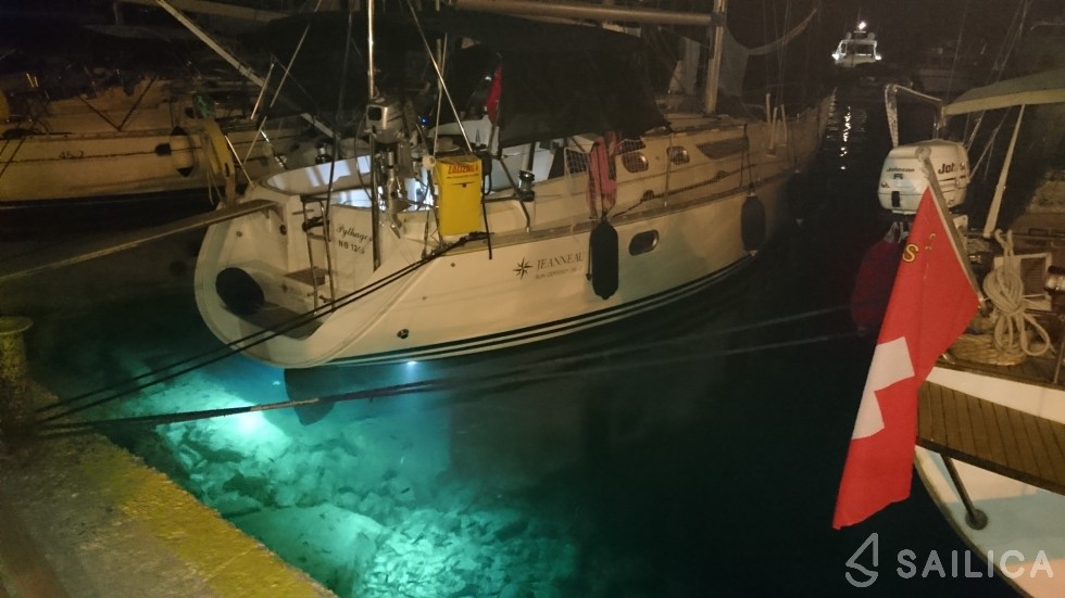 Sun Odyssey 36.2 - Yacht Charter Sailica