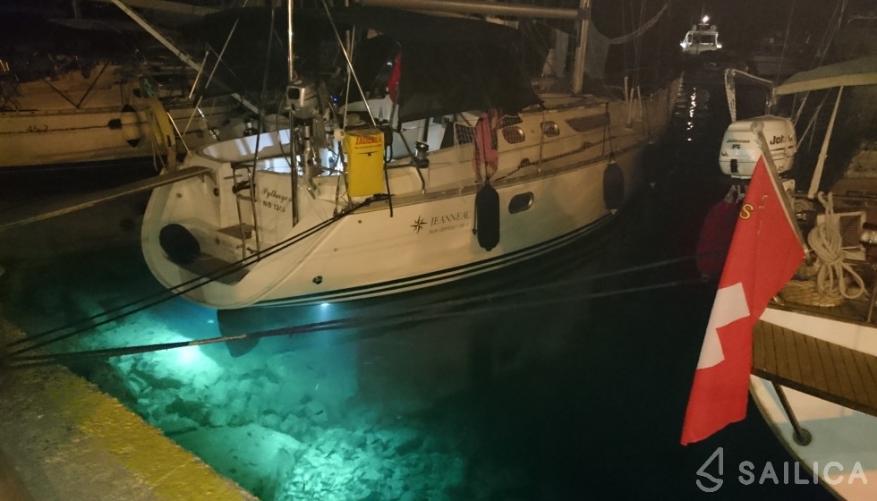 Sun Odyssey 36.2 - Yacht Charter Sailica