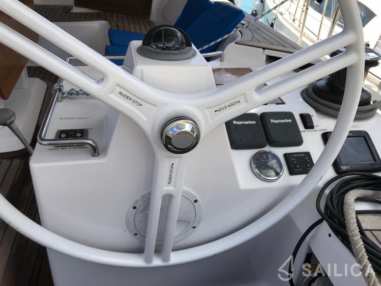 Oceanis 43 - Yacht Charter Sailica