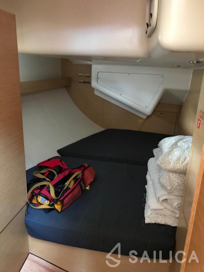 Oceanis 43 - Yacht Charter Sailica