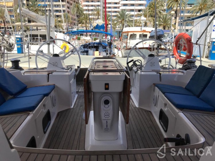 Oceanis 43 - Yacht Charter Sailica
