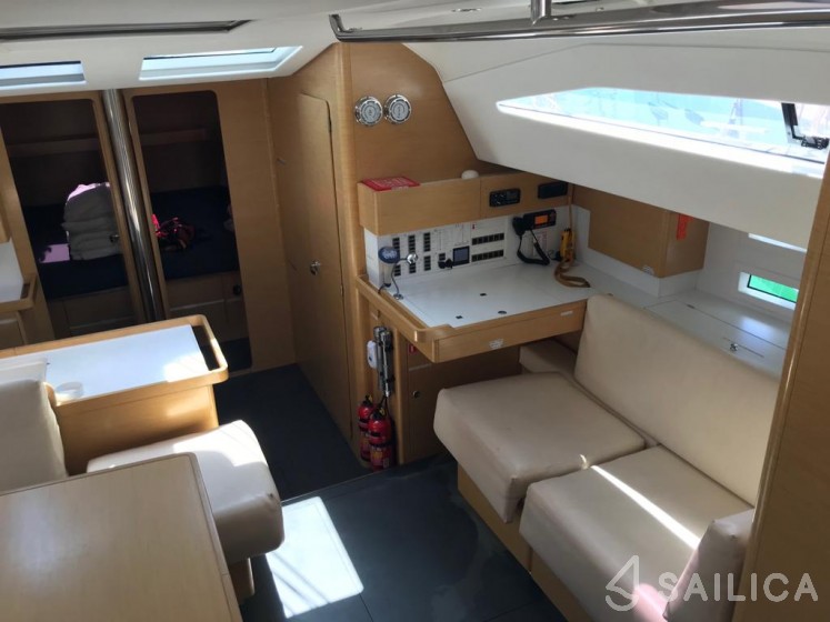 Oceanis 43 - Yacht Charter Sailica