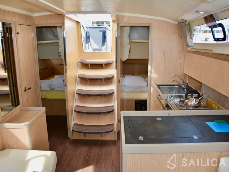 Oceanis 41.1 - Yacht Charter Sailica