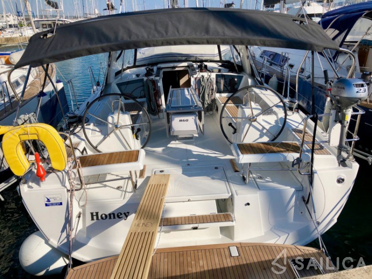 Oceanis 41.1 - Yacht Charter Sailica