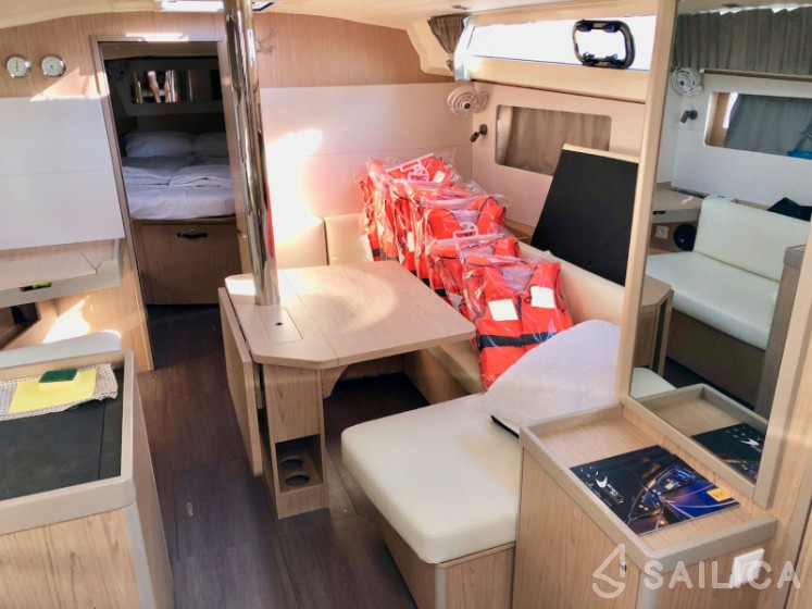Oceanis 41.1 - Yacht Charter Sailica