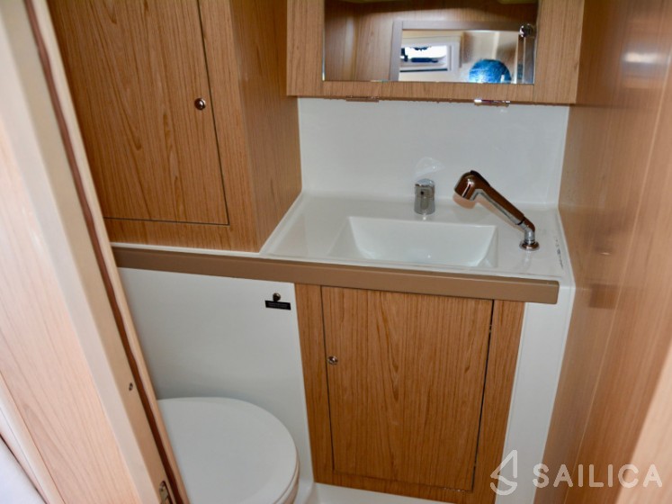Oceanis 41.1 - Yacht Charter Sailica