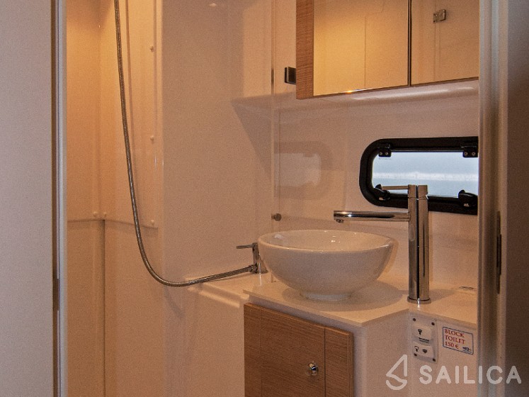 Bali 4.5 - Yacht Charter Sailica