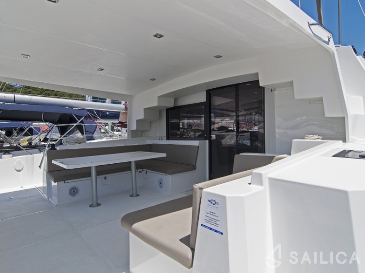 Bali 4.5 - Yacht Charter Sailica