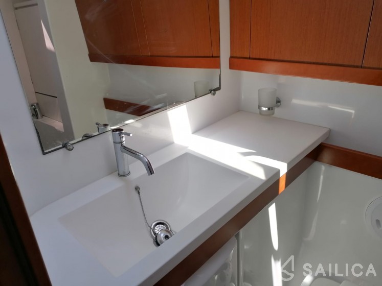 Oceanis 46 - Yacht Charter Sailica