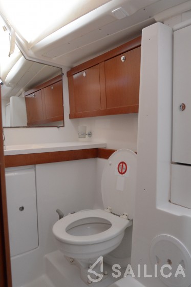 Oceanis 46 - Yacht Charter Sailica