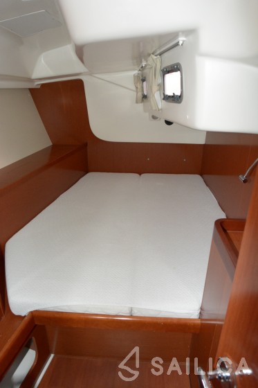 Oceanis 46 - Yacht Charter Sailica