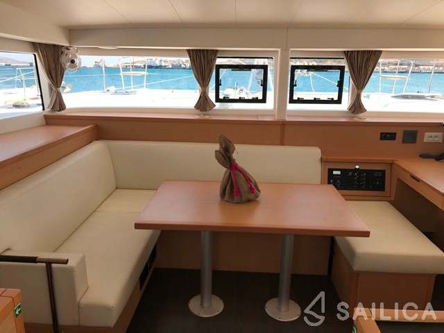 Lagoon 400 S2 - Yacht Charter Sailica