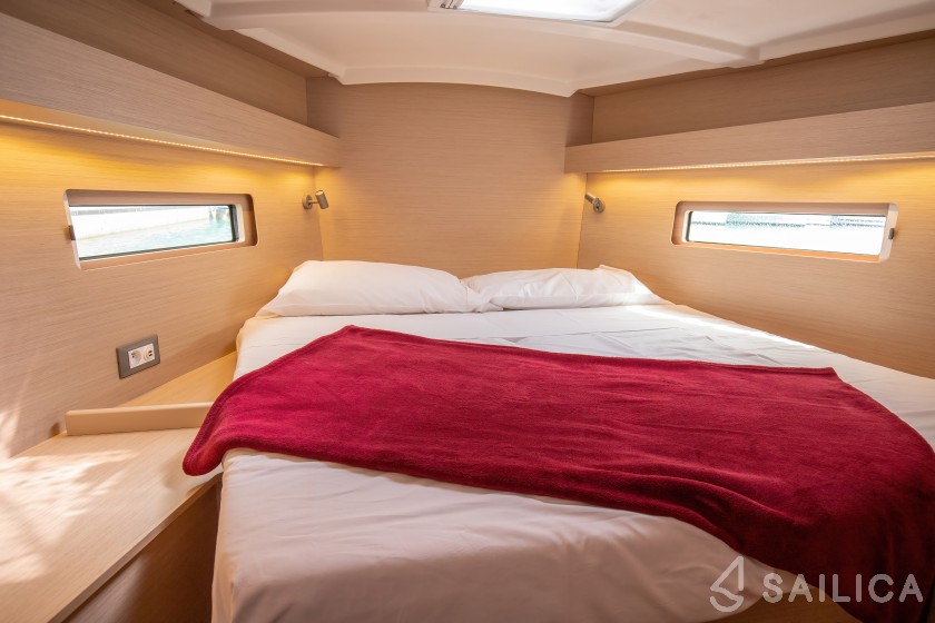 Oceanis 40.1 - Yacht Charter Sailica