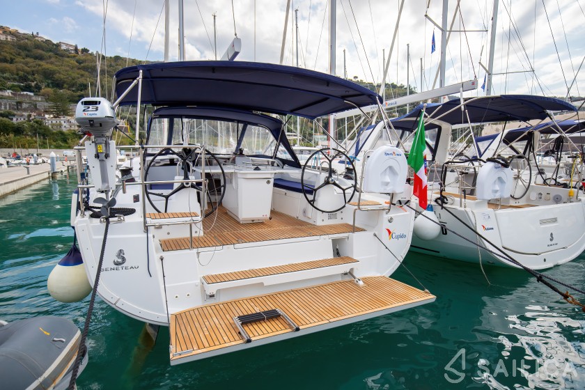 Oceanis 40.1 - Yacht Charter Sailica