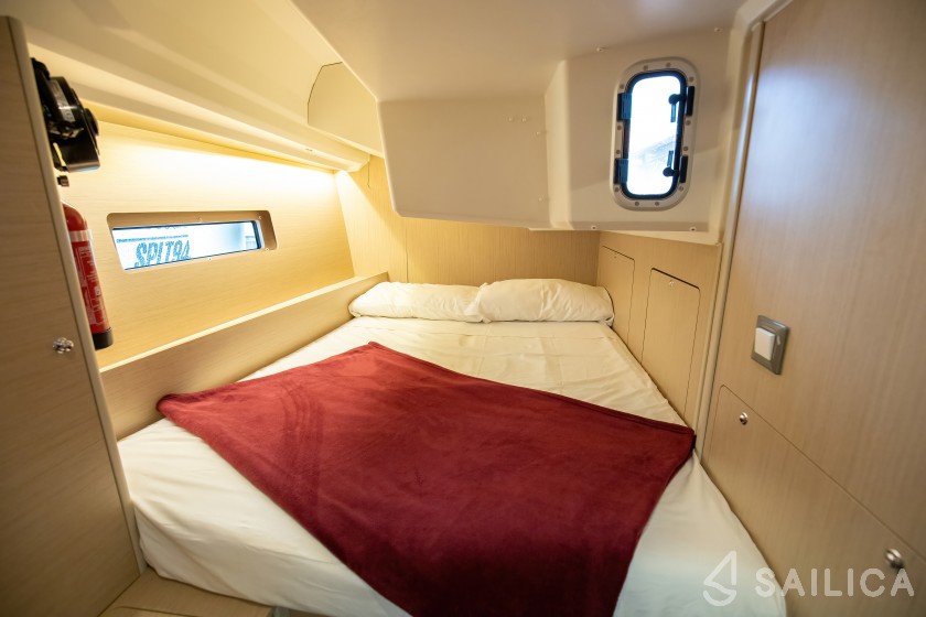 Oceanis 40.1 - Yacht Charter Sailica