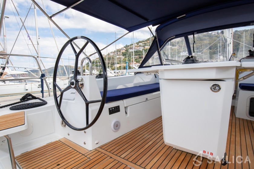 Oceanis 40.1 - Yacht Charter Sailica