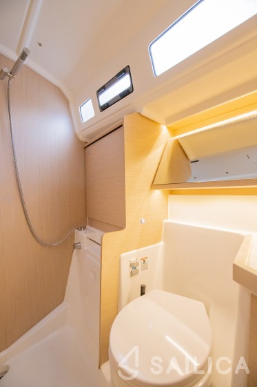Oceanis 40.1 - Yacht Charter Sailica