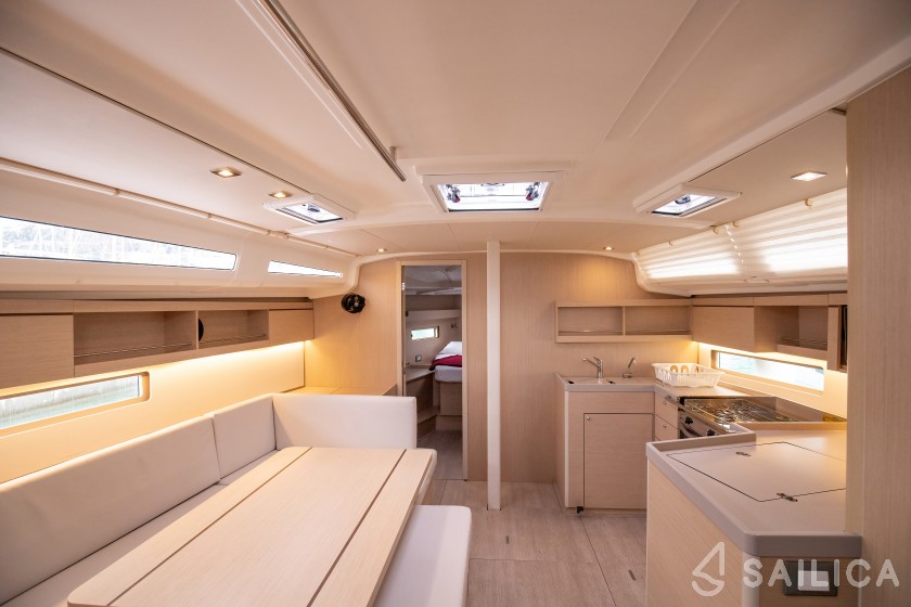 Oceanis 40.1 - Yacht Charter Sailica