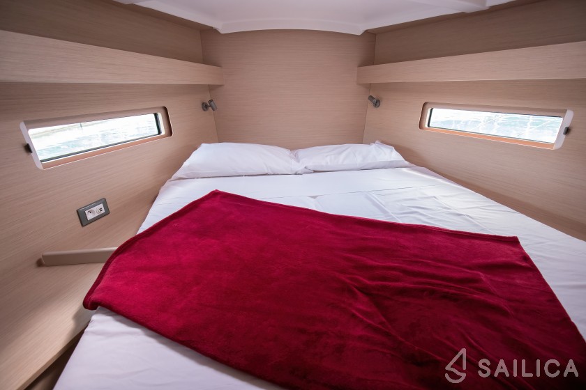 Oceanis 40.1 - Yacht Charter Sailica