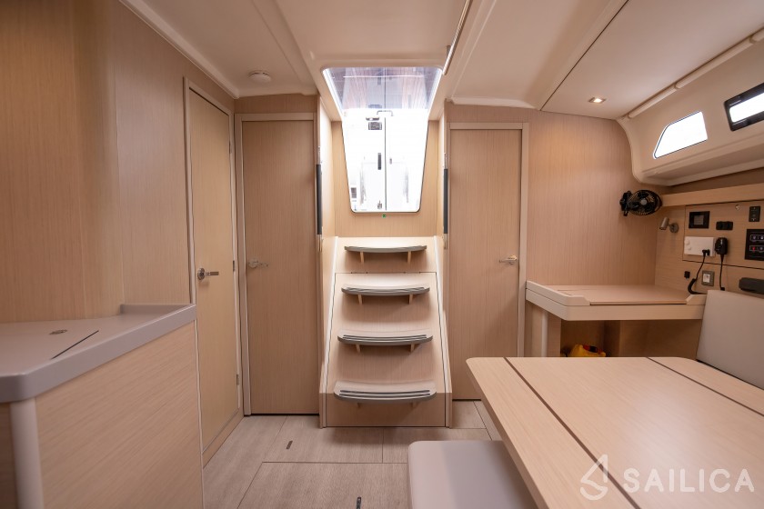 Oceanis 40.1 - Yacht Charter Sailica